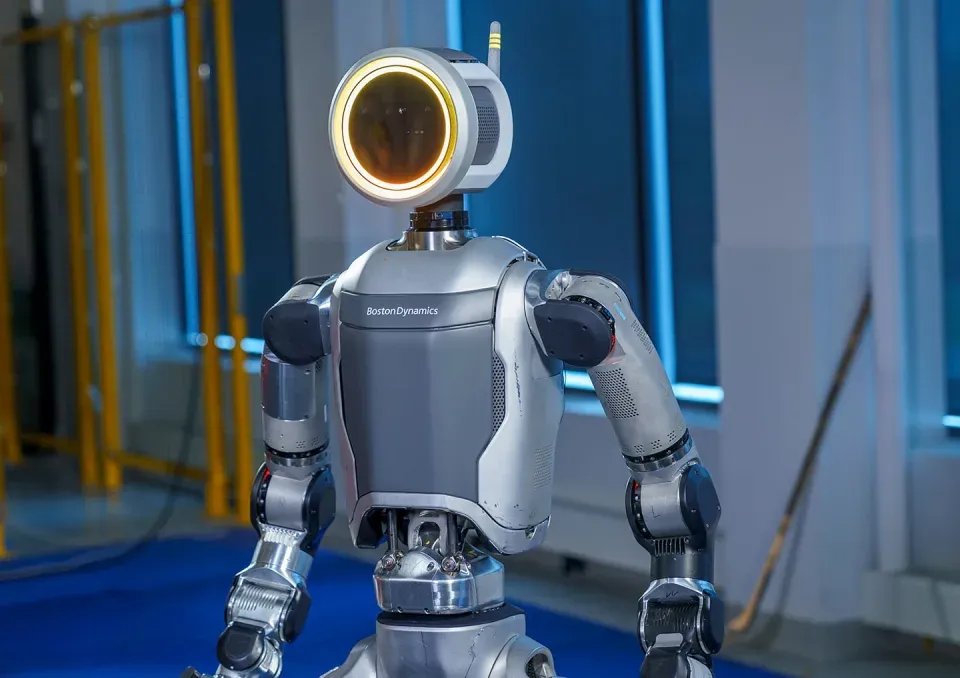 Boston Dynamics presenta Atlas su nuevo robot humanoide totalmente eléctrico, impulsado por IA