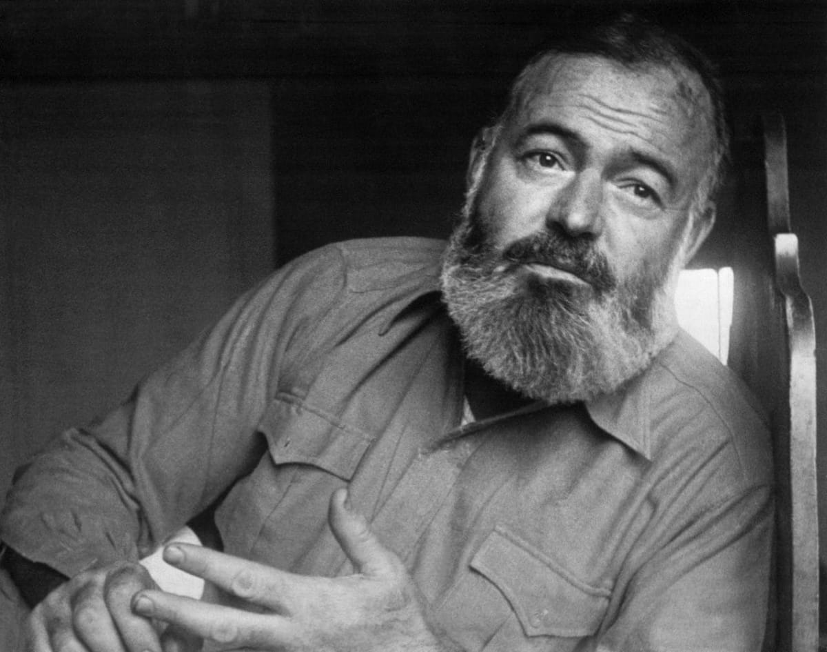 La historia detrás del cuento de Hemingway: "Se Venden: Zapatos de Bebé, Sin Usar"